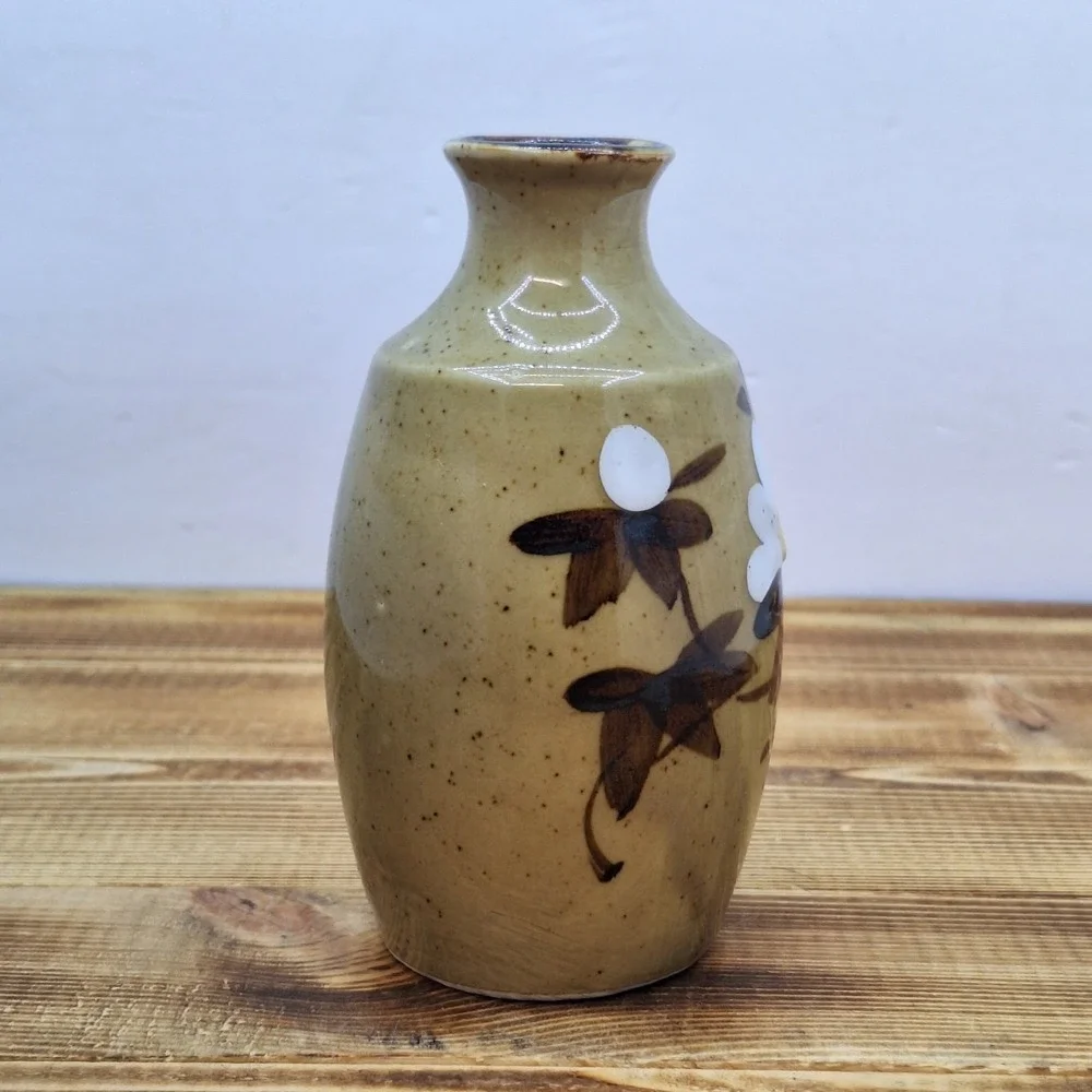 vintage Highland Stoneware pottery bud vase, Ft hand-painted White floral decor‎